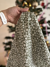 Load image into Gallery viewer, Bloom Piper Cloth